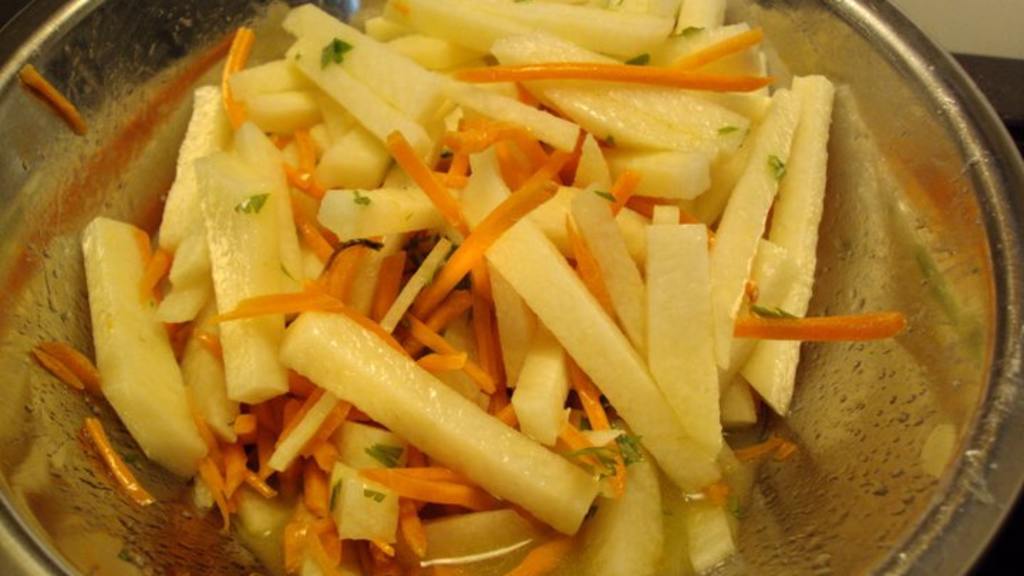Jicama Salad With Carrot Shreds and Citrus Dressing Recipe