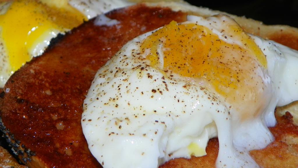 Microwave Poached Eggs (Bon Appetit Magazine) created by Baby Kato