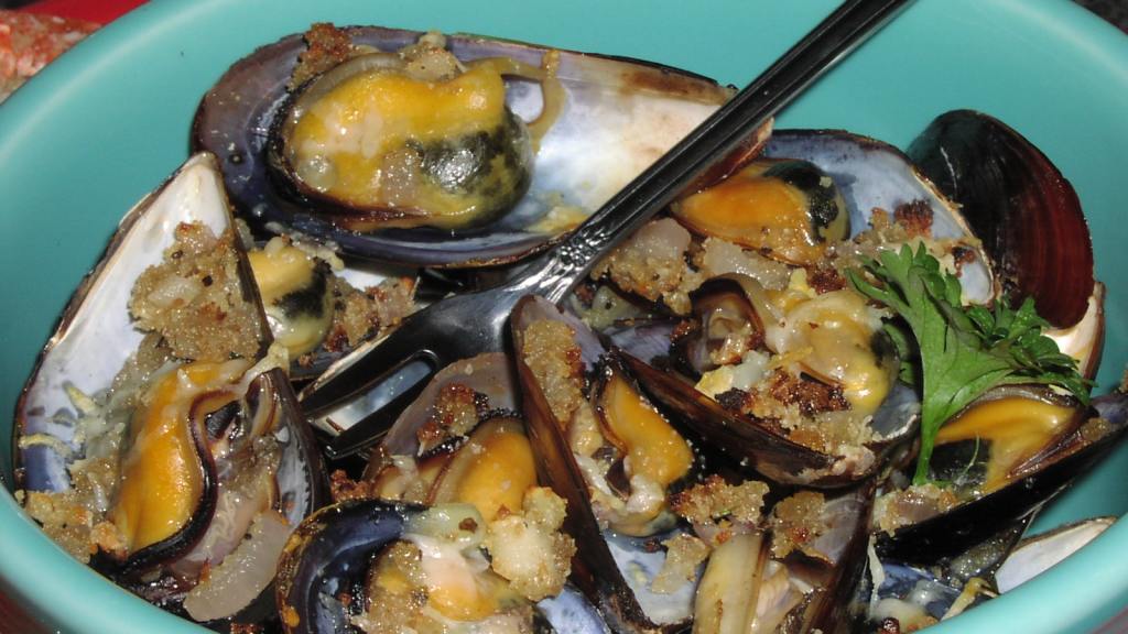 Broiled Garlic Mussels (Moules Gratiees ) Recipe