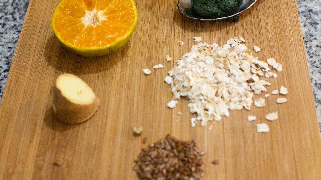 Spirulina, Quick Oats, Mango and Ginger Smoothie Recipe