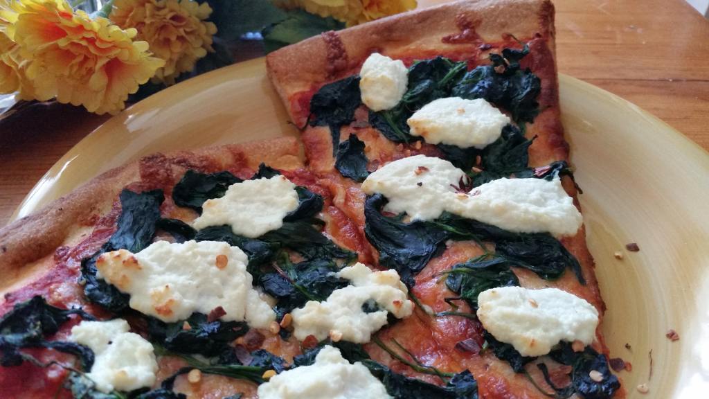 Spinach Ricotta Pizza With Fresh Tomato Puree Recipe