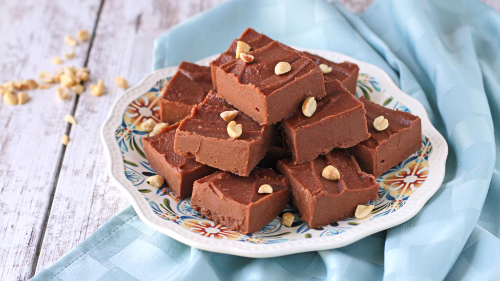 Keto Chocolate Peanut Butter Fudge created by DeliciousAsItLooks