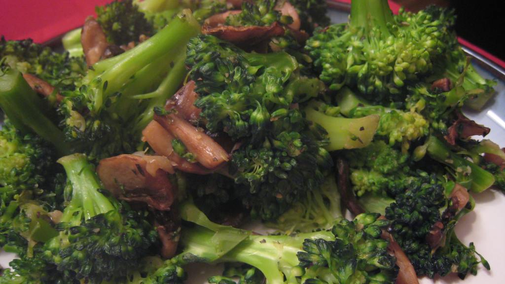 Garlic-Spiked Broccoli and Mushrooms Recipe - Food.com