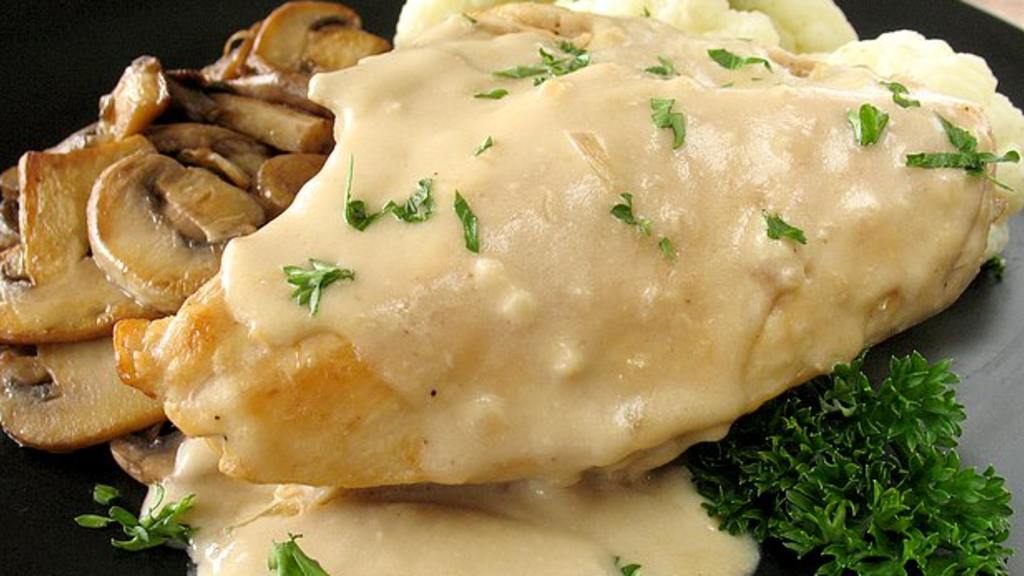 Chicken Breasts in Cream Sauce created by Calee
