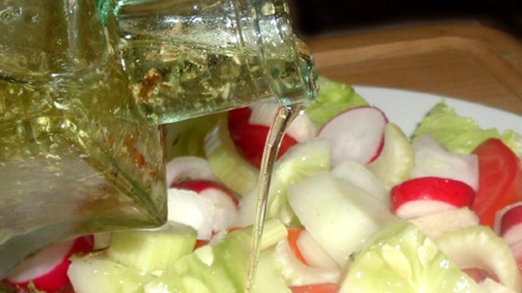 Oil & Tarragon Vinegar Dressing Recipe
