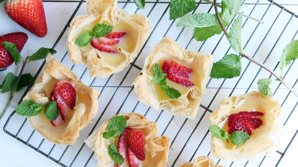 Strawberry and Lemon Curd Phyllo Baskets Recipe