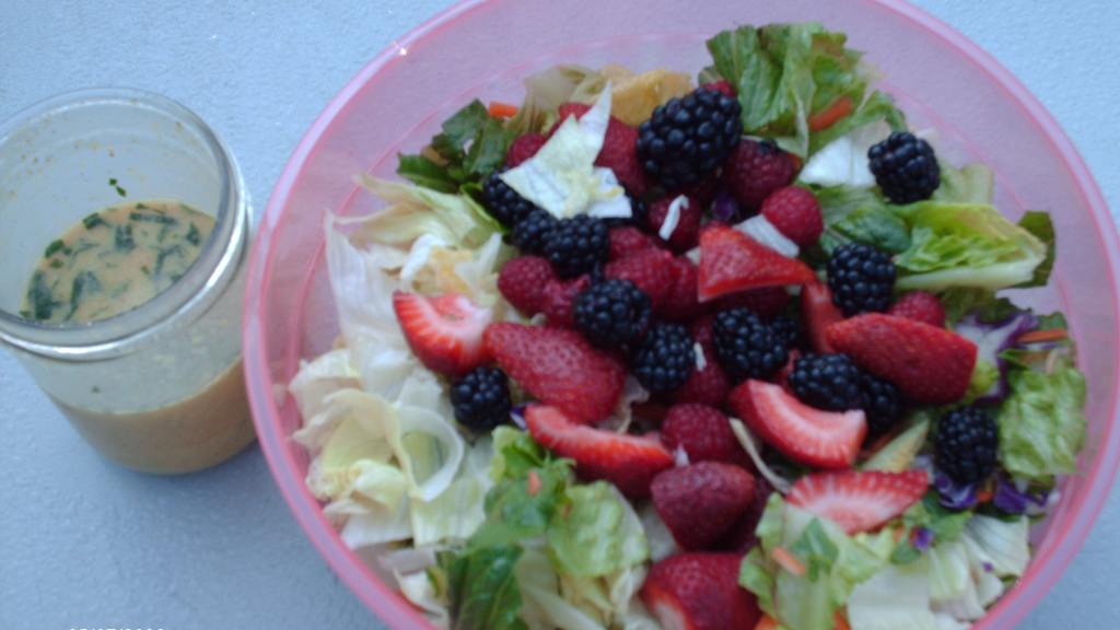 Mixed Greens and Fruit Salad Recipe