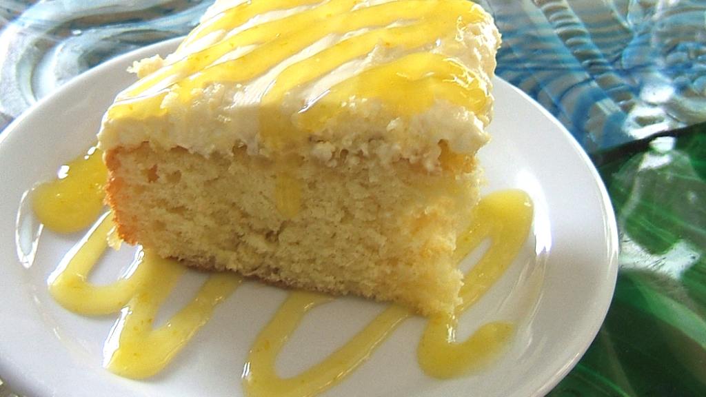 Hawaiian Pineapple Poke Cake Recipe