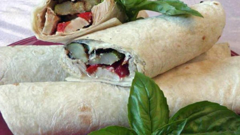 Chicken With Zucchini and Roasted Pepper Wraps Recipe