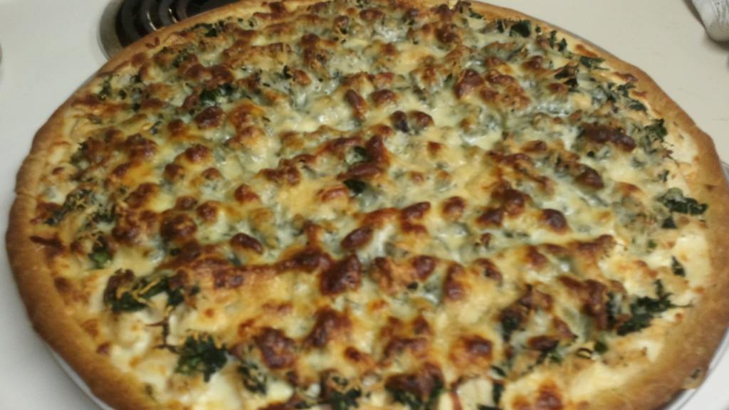 Chicken & Spinach Alfredo Pizza created by lgolden39