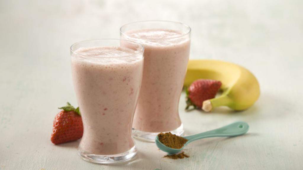 strawberry coconut milk smoothie food image