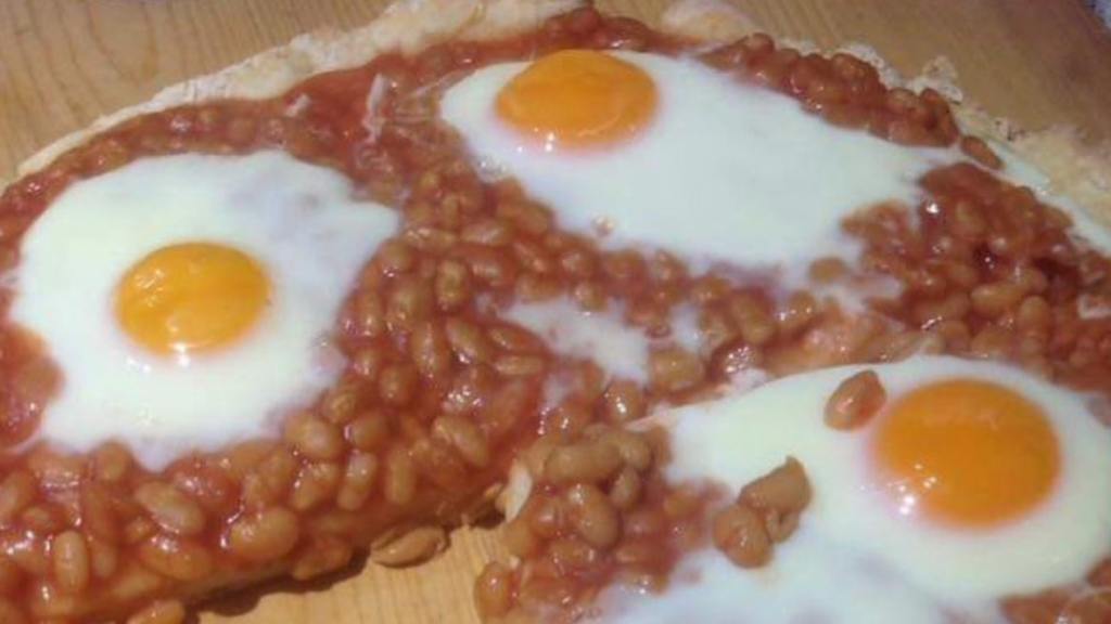 Baked Bean And Egg Pizza Recipe 