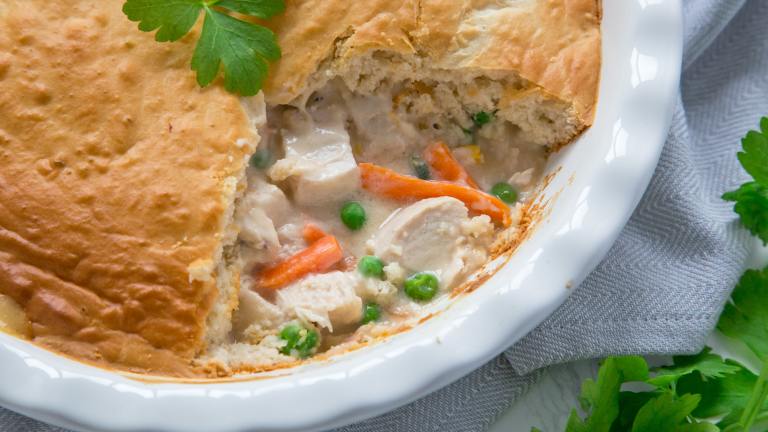 Easy Bisquick Chicken Pot Pie created by anniesnomsblog