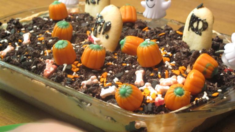 Spooktacular Halloween Graveyard Cake Created by brittanyrbnsn