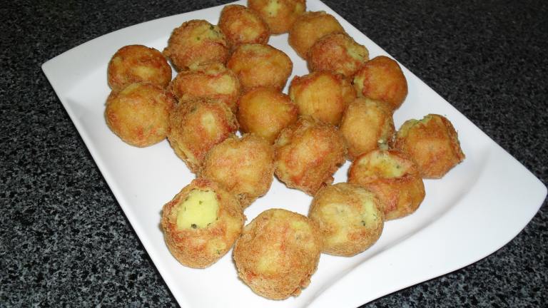 Batata Vada (Potato Balls in a Gram Flour Crust) Created by niecyg