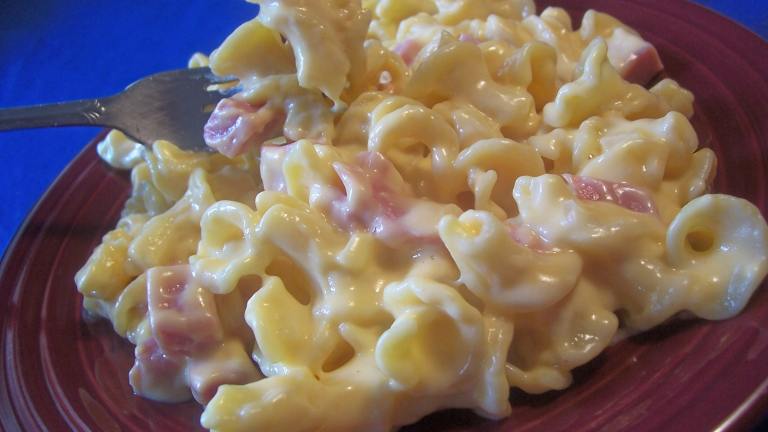 Iron Mike's White Sharp Cheddar N' Ham Macaroni and Cheese created by Parsley