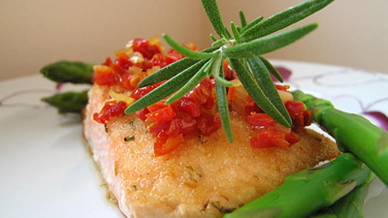 Herbed Salmon Fillets With Sun-Dried Tomato Topping Created by Lusenda