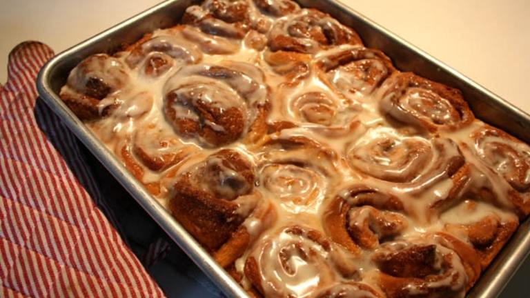 Overnight Hot Cinnamon Rolls Created by lilsweetie