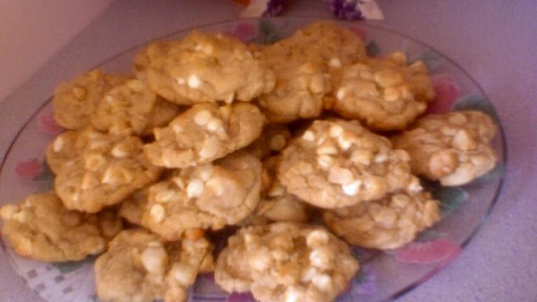 Macadamia White Chocolate Chip Cookies created by cookin up