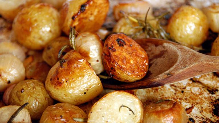 Whole Roasted Shallots and Potatoes With Rosemary created by -Sylvie-