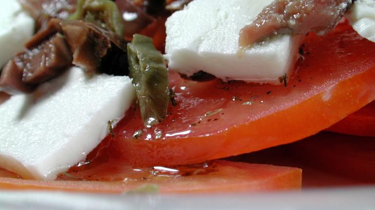 Domatosaláta Choriátiki (Greek Tomato Salad) created by Chef floWer