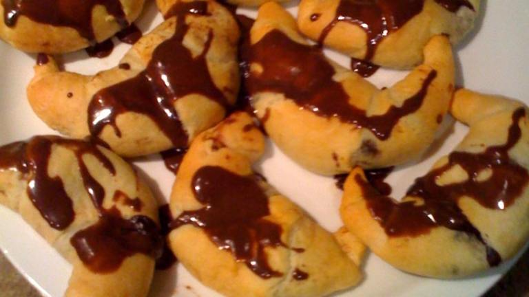 Chocolate-Filled Breakfast Crescents Created by JOY1998