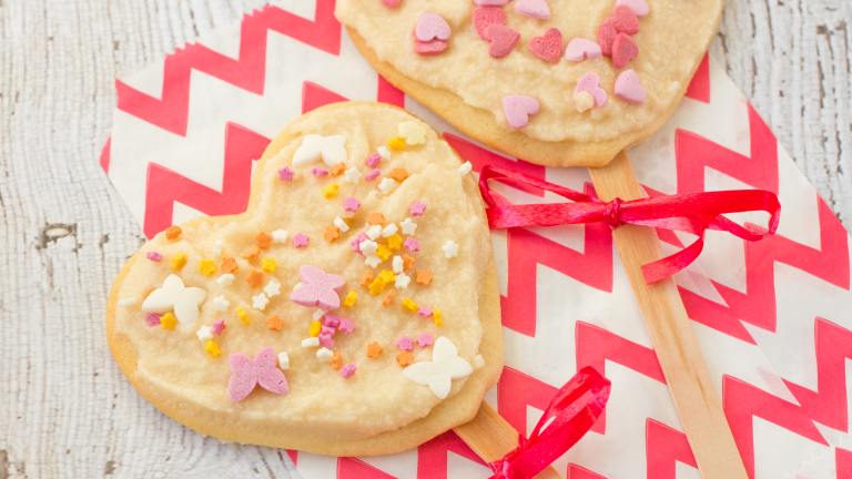Valentine Cookie Pops created by anniesnomsblog
