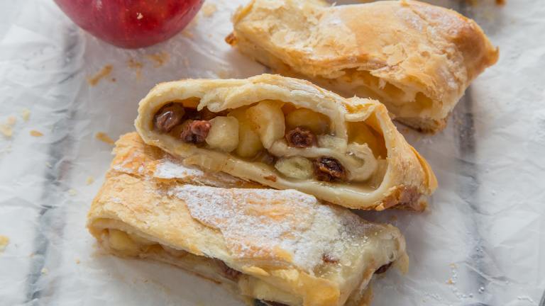 Super Easy Puff Pastry Apple Strudel Created by anniesnomsblog