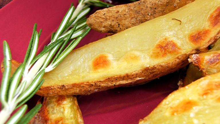 Crispy Baked Potato Wedges - Low Fat Created by Lalaloula