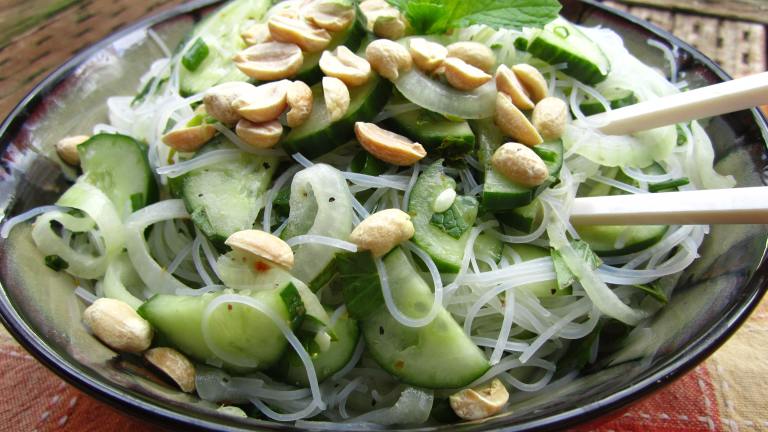 Rice Noodles With Thai Basil, Mint and Peanuts Created by Mindelicious