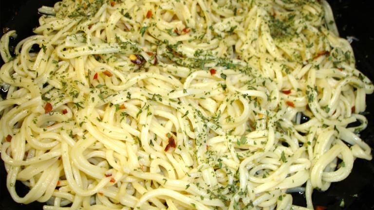 Pasta With Garlic and Oil (Pasta Aglio E Olio) created by mammafishy