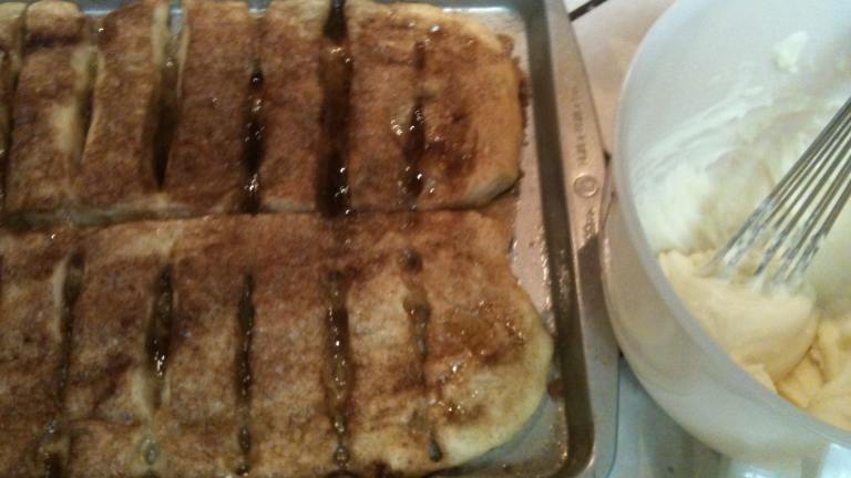 Cinnamon Pizza Sticks With Dipping Glaze Created by kenjes97