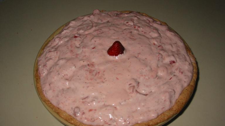 Fluffy Strawberry Meringue Pie Created by mewmew