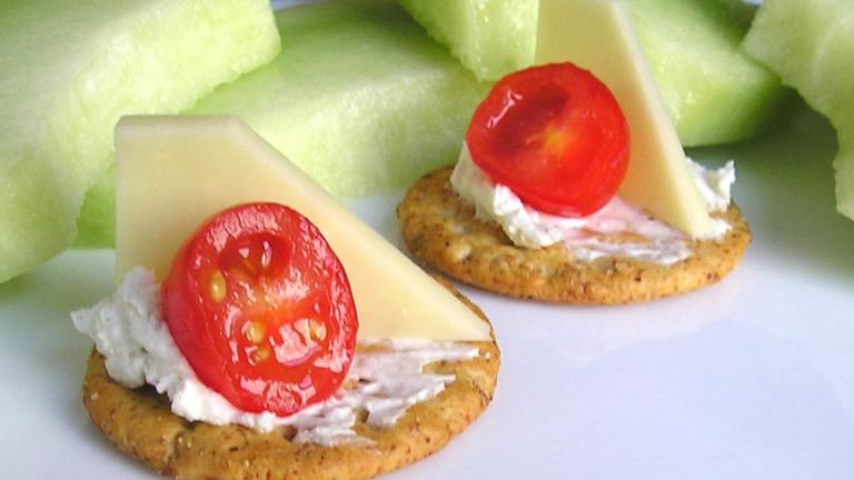 Emily's Cheese and Tomato Cracker Appetizer created by EmmyG37