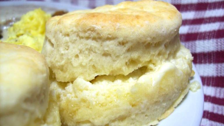 Mom's Buttermilk Biscuits created by Chef shapeweaver 