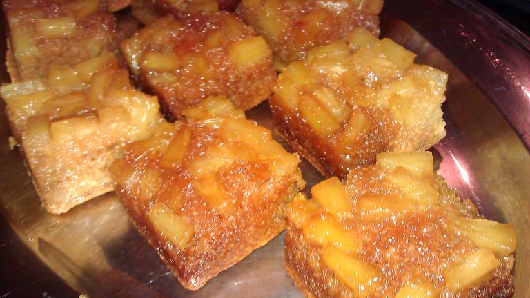 Bakery-Style Upside-Down Hawaiian Pineapple Muffins Created by mersaydees