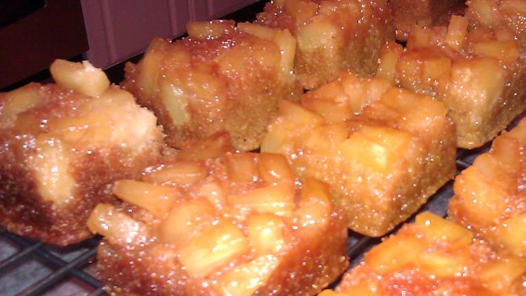 Bakery-Style Upside-Down Hawaiian Pineapple Muffins Created by mersaydees