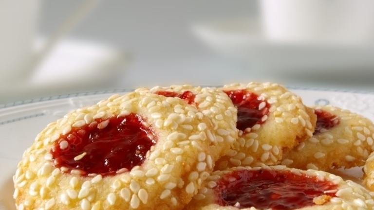 Strawberry Filled Cookies Created by Thorsten