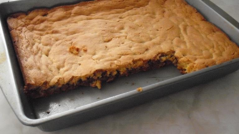 Chocolate Chip Cake Bars Created by Chef GreanEyes