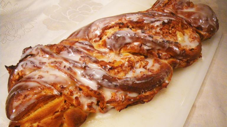 Cinnamon-Apple Twist Bread Created by Artandkitchen