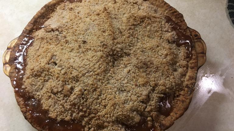 Pennsylvania Dutch Apple Crumb Pie Created by Missi S.