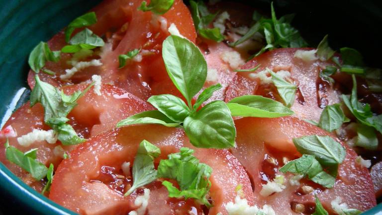 Simple Garlic Basil Tomato Salad Created by kiwidutch