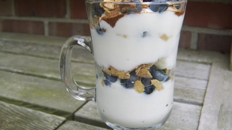 Light and Healthy Blueberry Yogurt Parfait created by LifeIsGood