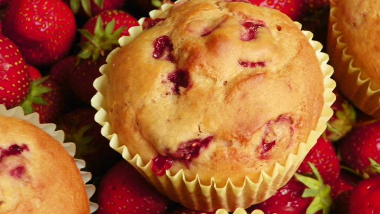Delicious Low-Fat Strawberry Banana Muffins created by Colettski