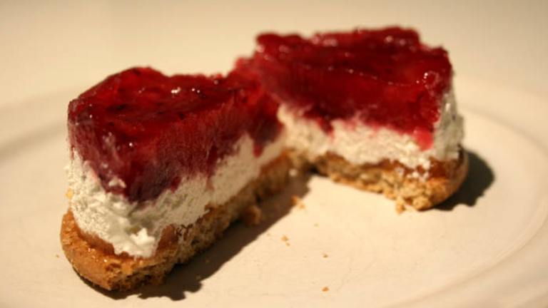 Strawberry-Topped Cheesecake Extraordinaire! Created by lilsweetie
