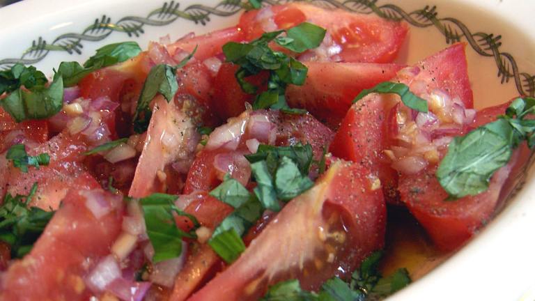 Tomato and Garlic Salad (Salat Iz Pomidorov S Chesnokom) Created by Derf2440