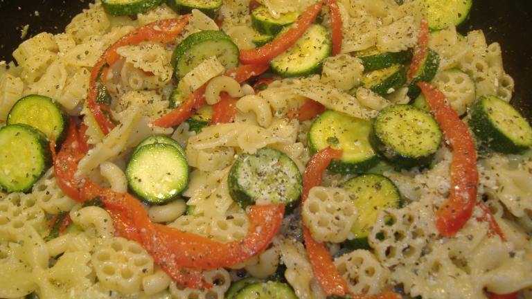 Zucchini Pepper Basil Pasta Toss created by vrvrvr