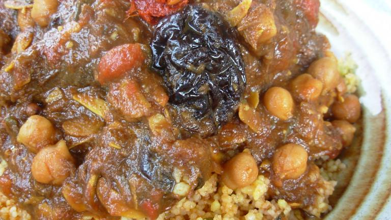 L'ham Lahlou - Algerian / North African Sweet Lamb Dish. Created by French Tart