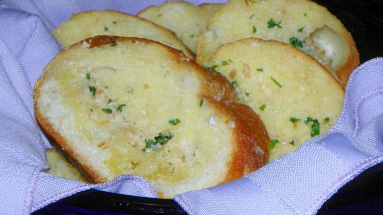Garlic-Butter Bread for Soups or Barbecues Created by Baby Kato