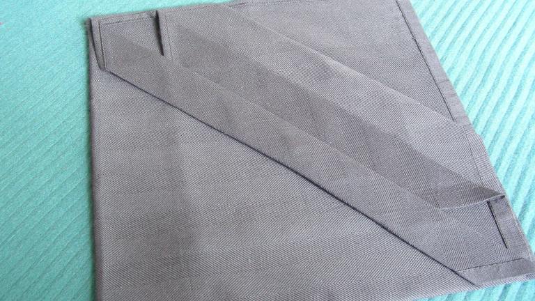 Serviette/Napkin Folding, French Pleat With Pocket Created by kiwidutch